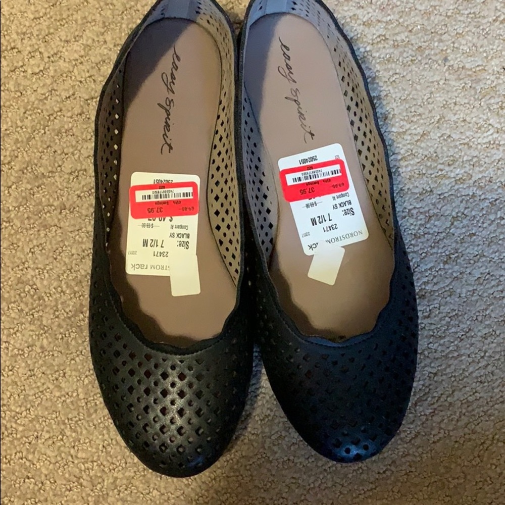 Easy Spirit Flats